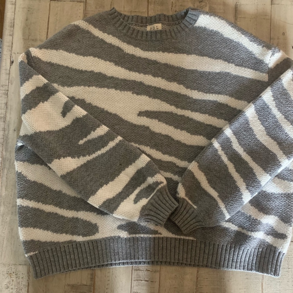 POL Zebra Stripe Sweater Size Medium‎